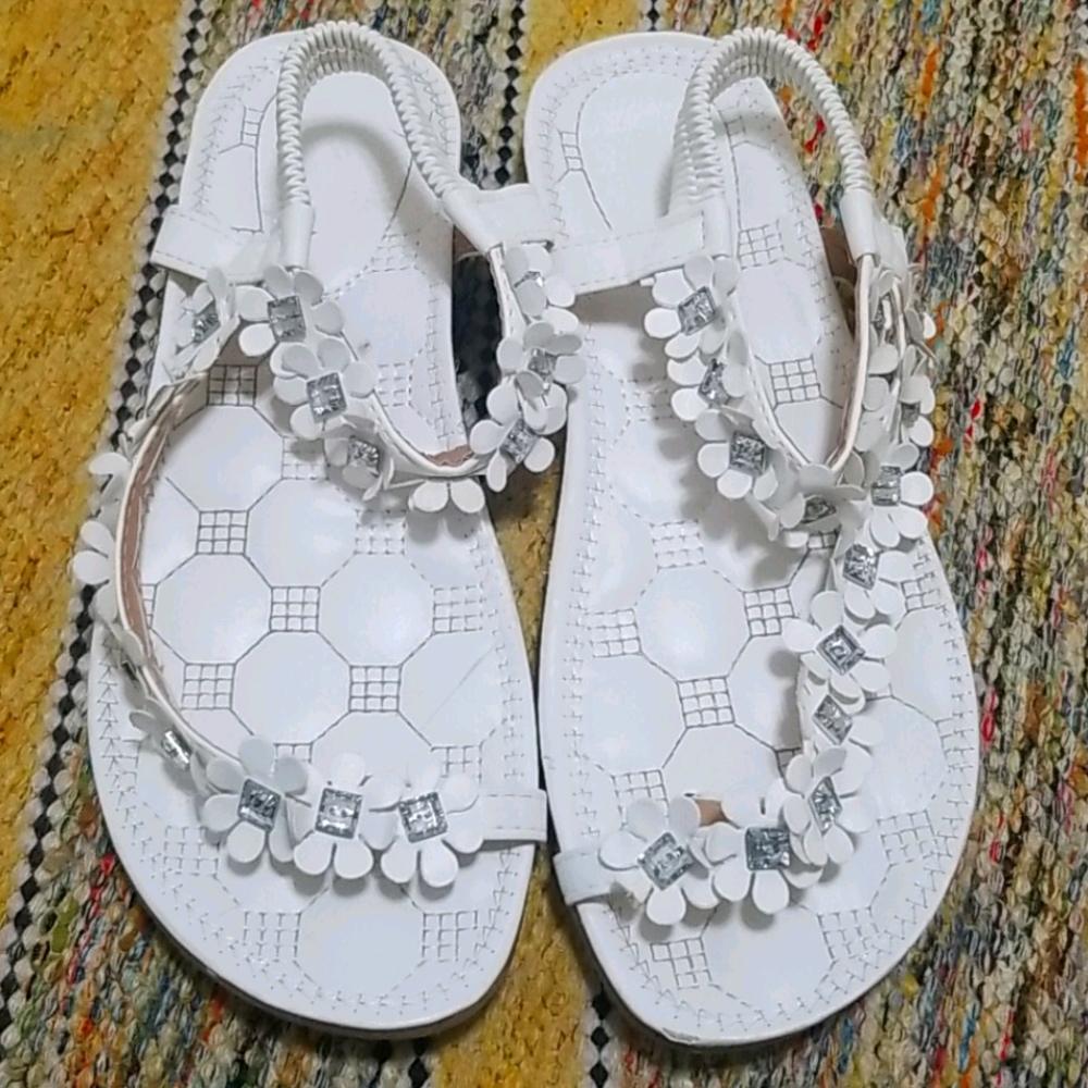 White flower sandals size 7.5